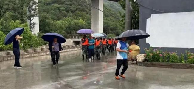 昌平區(qū)十三陵鎮(zhèn)舉辦防汛應急演練 全力以赴筑牢群眾“安全堤”